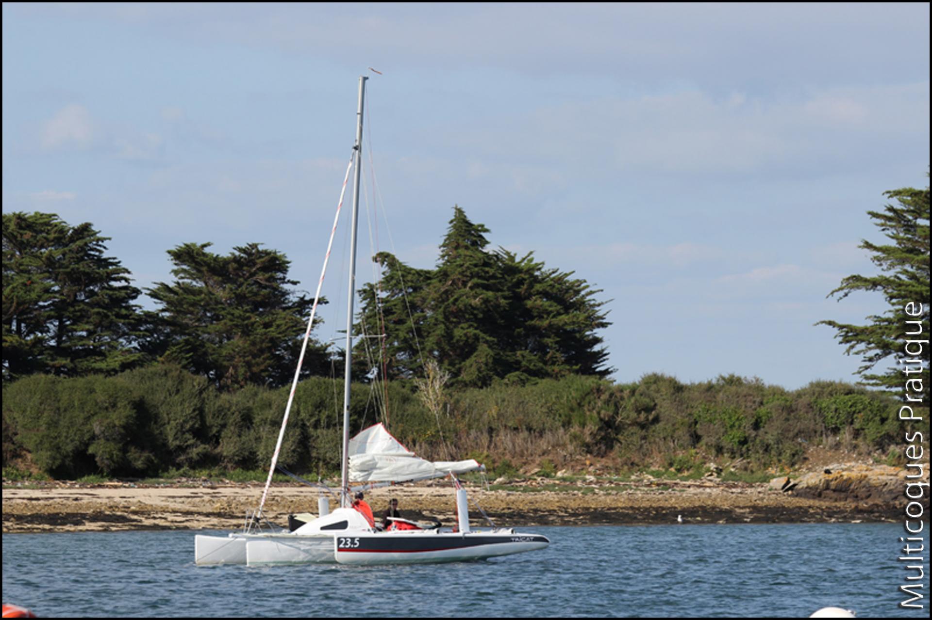 Tricat 23.5 dans le Golfe du Morbihan