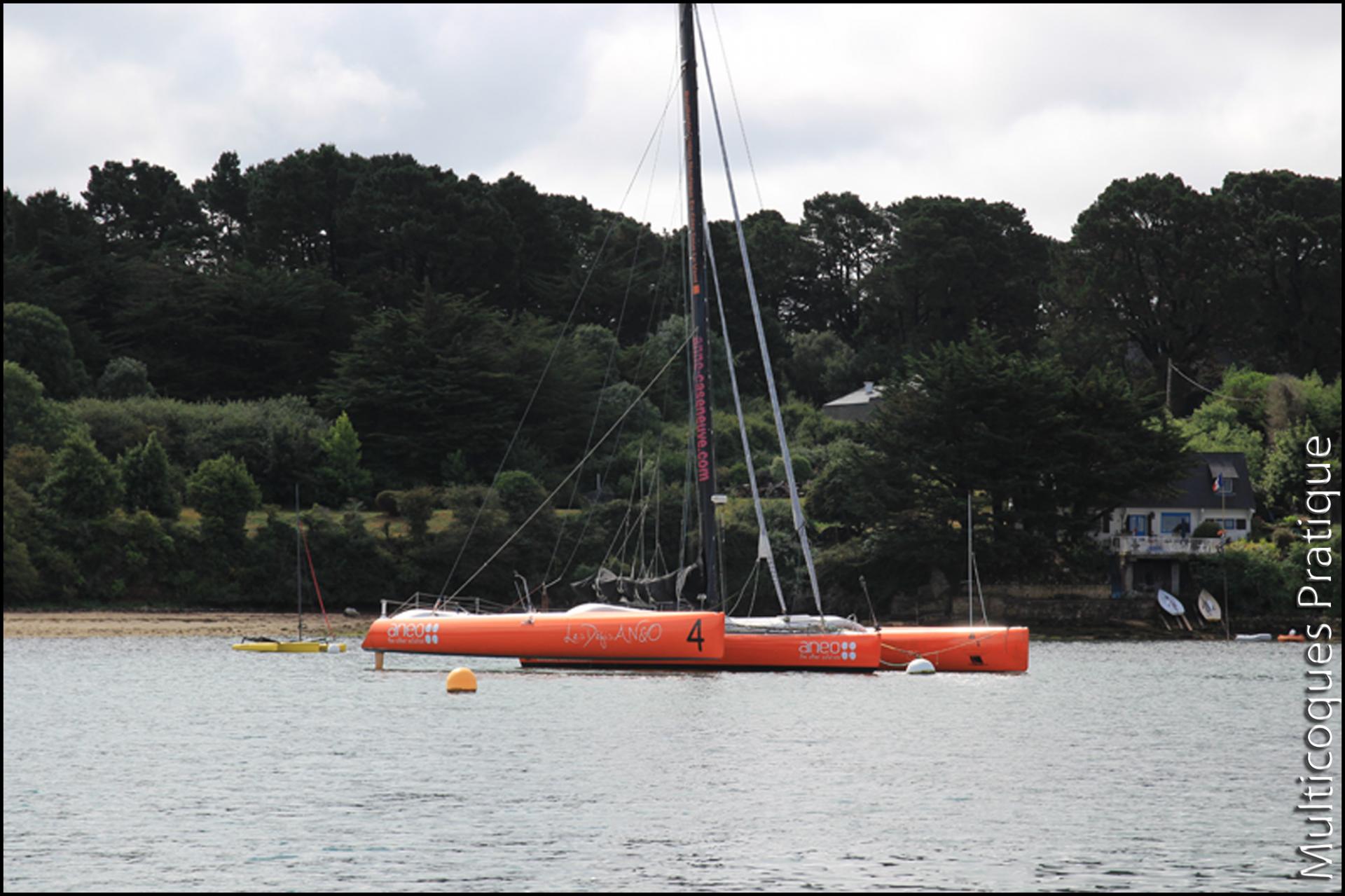 Triimaran 50' aux flotteurs tendus