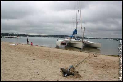 F27 sur ancre à pleine mer en attendant que la mer baisse