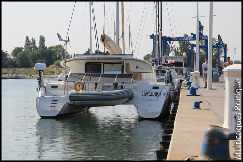 Nacelle assez basse sur ce Lipari 42