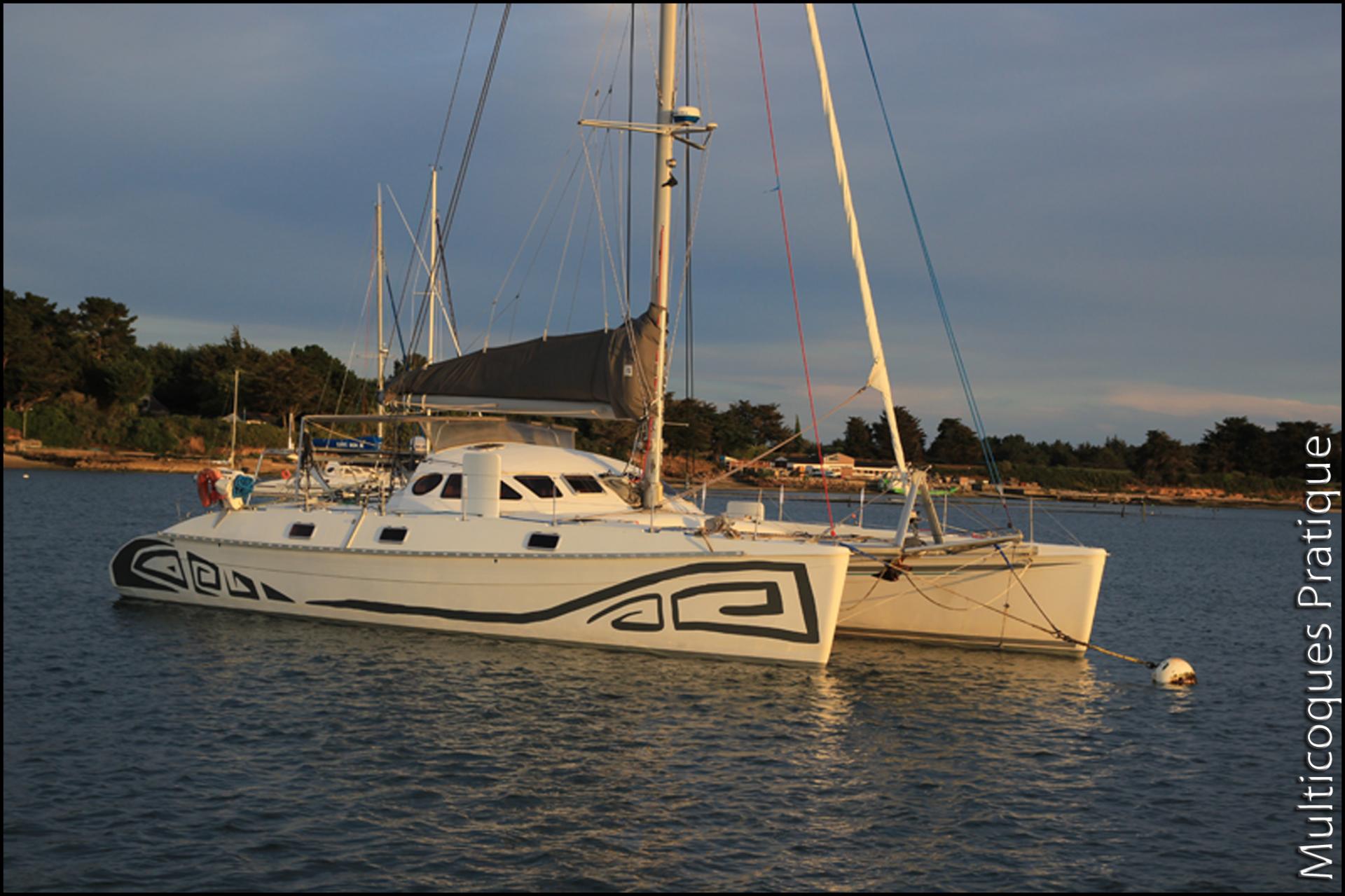 Outremer 45 MKI au mouillage